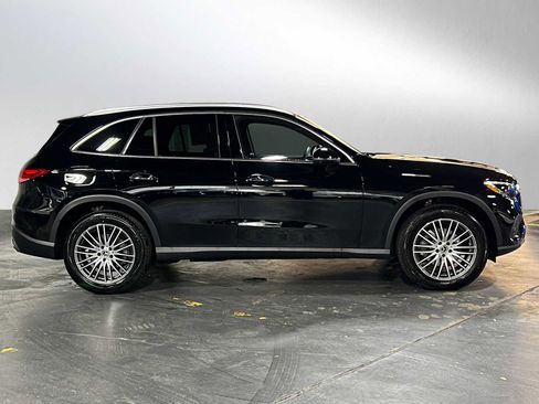 Used 2025 Mercedes-Benz GLC 300 4MATIC image 2
