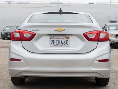 Used 2019 Chevrolet Cruze Sedan image 7