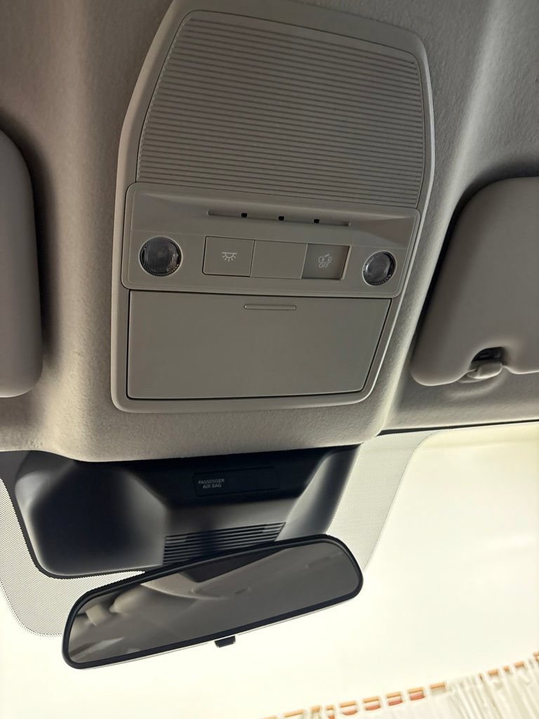 Used 2025 Nissan Kicks SR FWD image 14