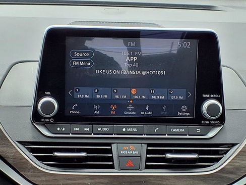 Used 2024 Nissan Altima 2.5 SV FWD image 15