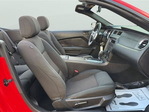 Used 2013 Ford Mustang Convertible RWD image 18
