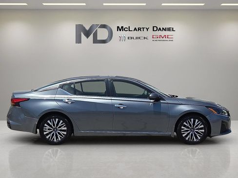 Used 2023 Nissan Altima 2.5 SV w/ SV Premium Package FWD image 15
