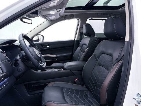 Used 2024 Nissan Pathfinder Platinum w/ Cargo Package image 20