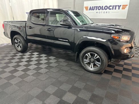 Used 2019 Toyota Tacoma TRD Sport AWD/4WD image 3