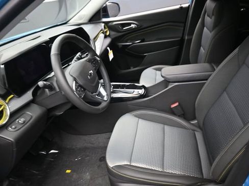 New 2026 Chevrolet Trax LT w/ Sunroof Package FWD image 8