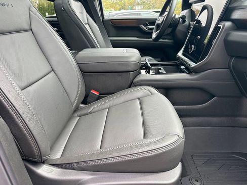 New 2026 GMC Yukon XL Denali w/ Denali Reserve Package image 14