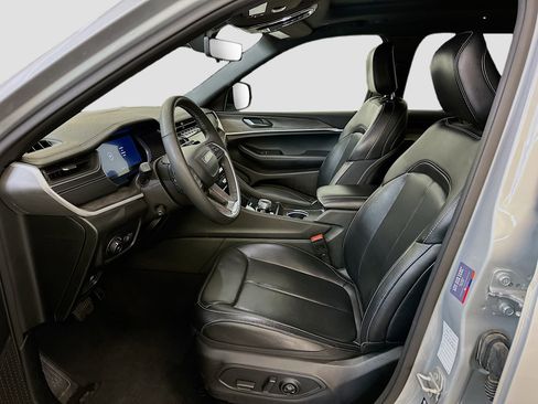 Used 2024 Jeep Grand Cherokee L Limited w/ Luxury Tech Group II AWD/4WD image 13