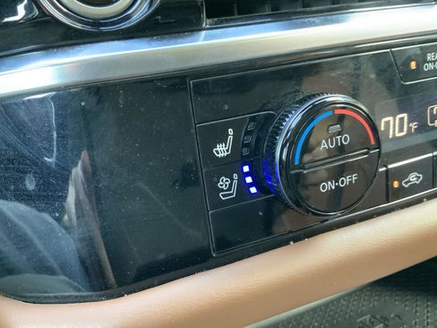 Used 2023 Nissan Pathfinder Platinum image 45