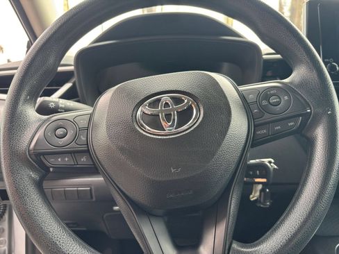 Used 2025 Toyota Corolla LE FWD image 25