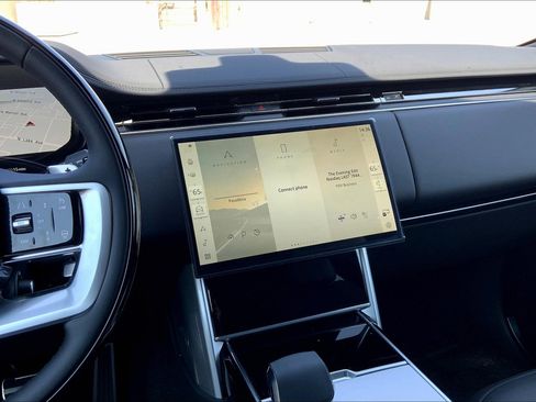 New 2025 Land Rover Range Rover Long Wheelbase SE image 8