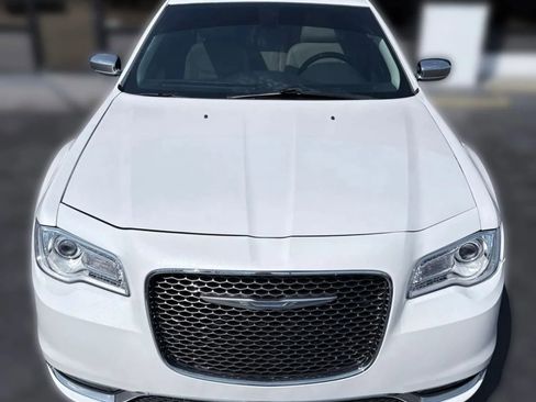 Used 2016 Chrysler 300 C image 9