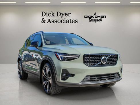 Used 2025 Volvo XC40 B5 Ultra w/ Protection Package Premier AWD/4WD image 3