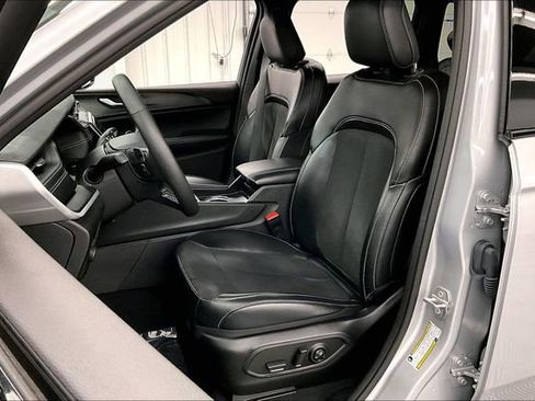 Used 2024 Jeep Grand Cherokee Altitude AWD/4WD image 24