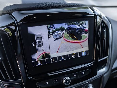 Used 2023 Chevrolet Traverse RS FWD image 17