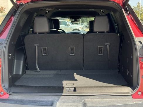 Used 2023 Chevrolet Traverse RS FWD image 36