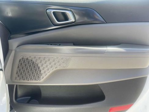 Used 2025 Kia Carnival FWD image 15