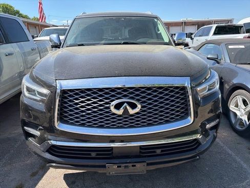 Used 2018 INFINITI QX80 4WD w/ Deluxe Technology Package image 2