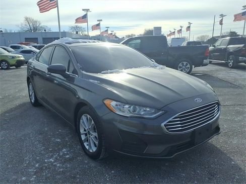 Used 2020 Ford Fusion SE image 3
