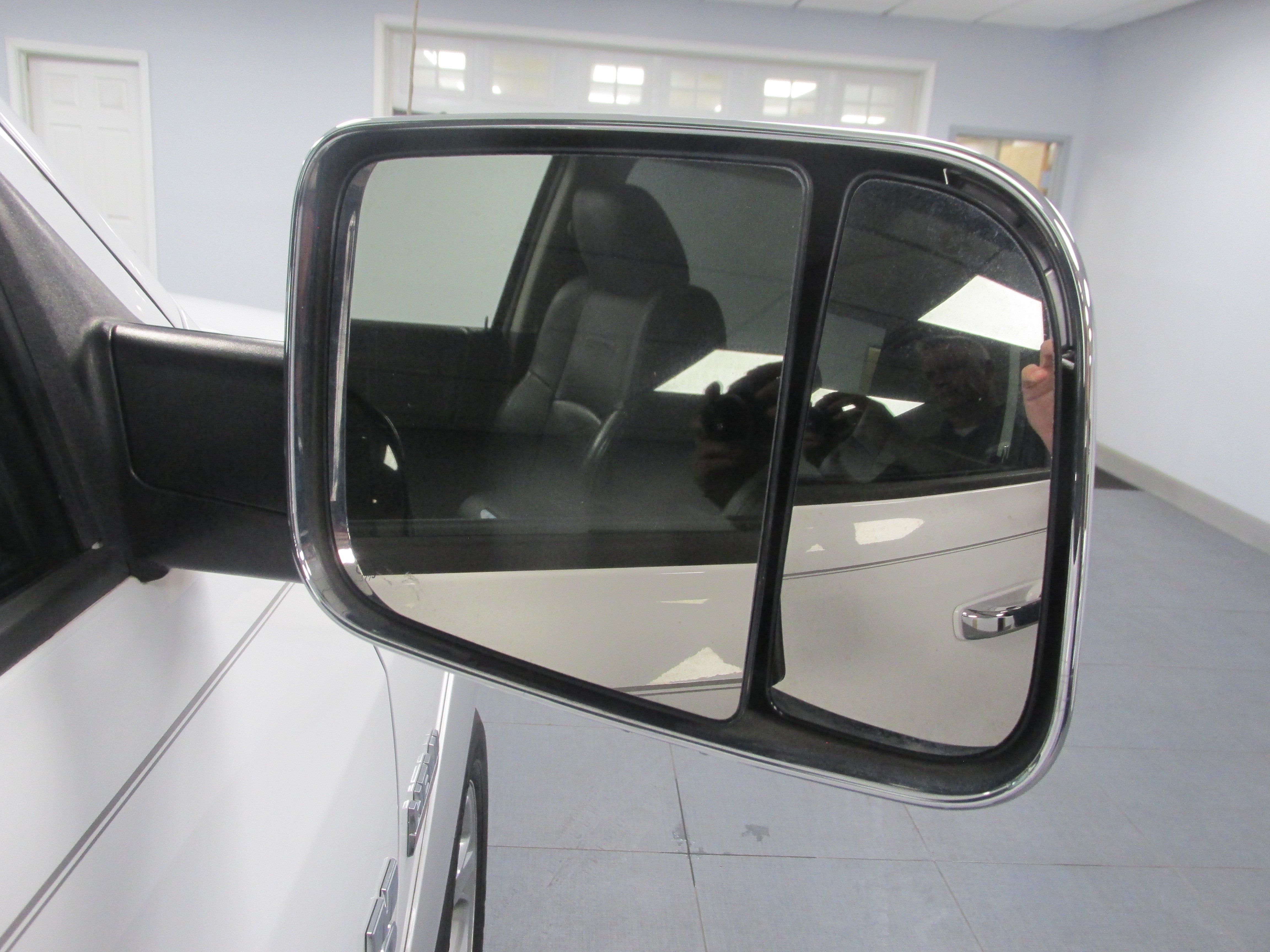 Used 2017 RAM 1500 Laramie w/ Convenience Group AWD/4WD image 13