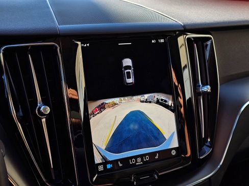 Used 2025 Volvo XC60 B5 Core image 16