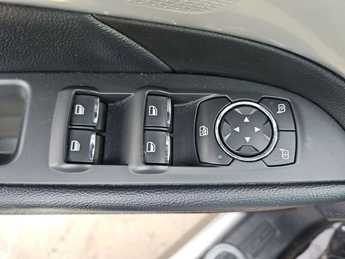 Used 2017 Ford Explorer XLT image 30