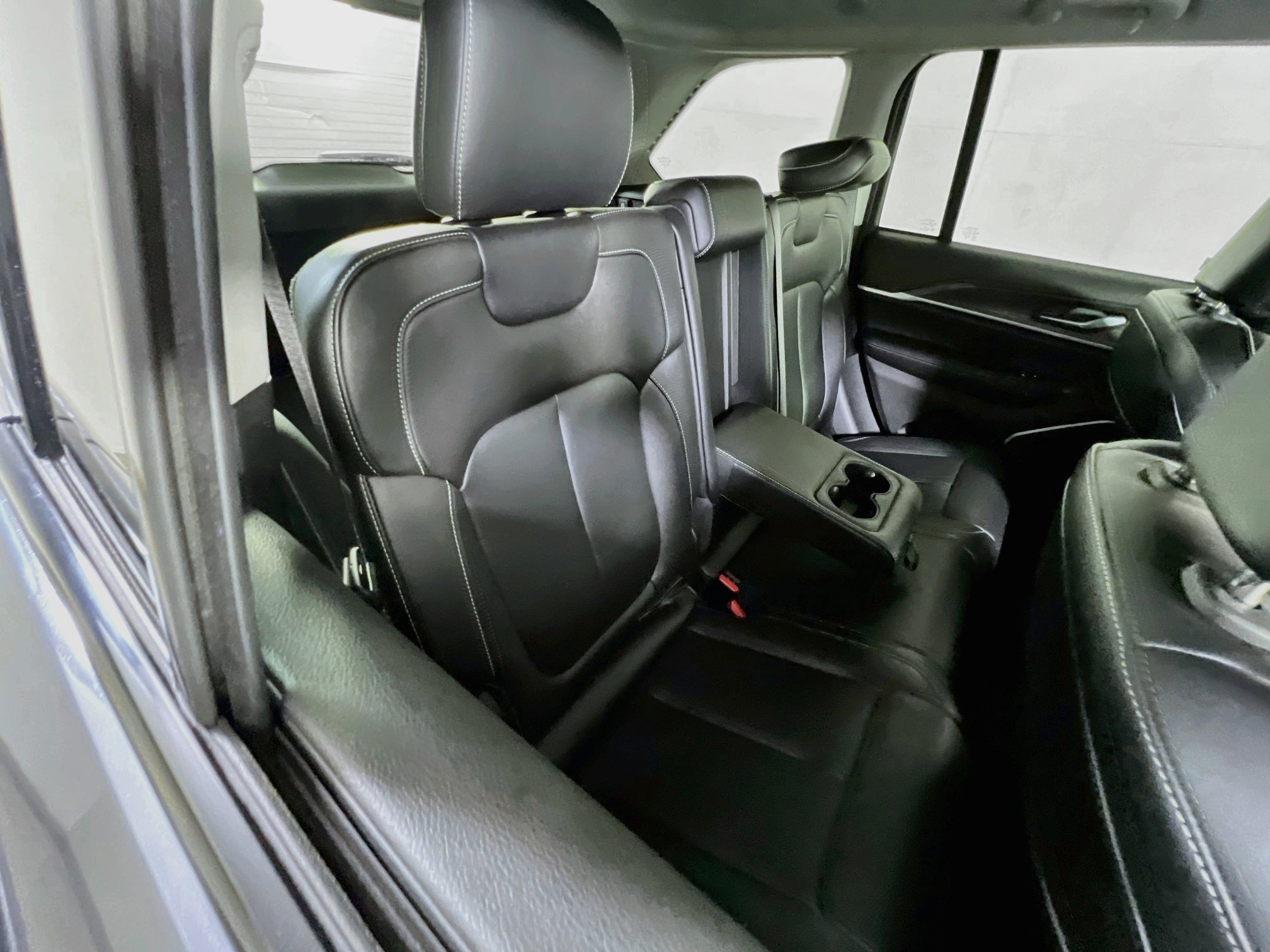 Used 2023 Jeep Grand Cherokee Limited AWD/4WD image 26