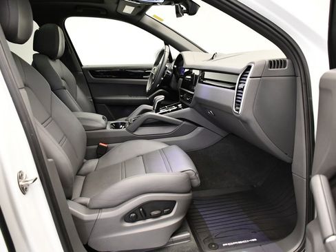 Used 2023 Porsche Cayenne image 50