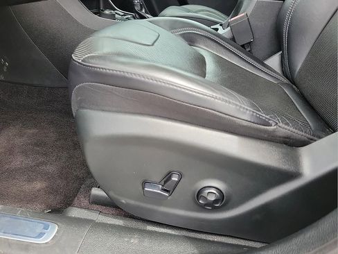 Used 2019 Jeep Cherokee Limited w/ Trailer Tow Group AWD/4WD image 12