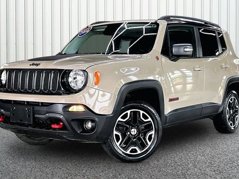 Used 2016 Jeep Renegade Trailhawk AWD/4WD image 3