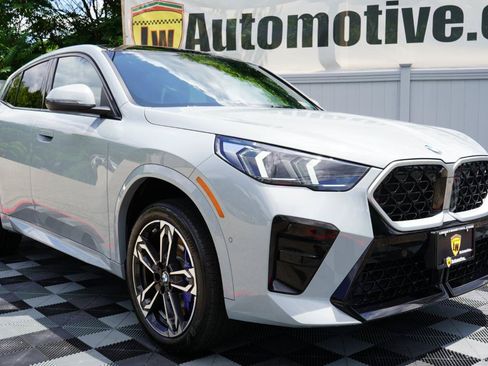 Used 2026 BMW X2 xDrive28i AWD/4WD image 2