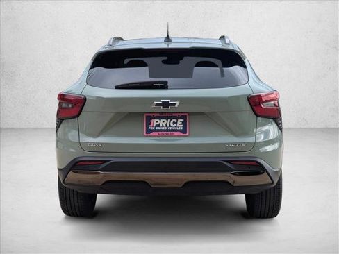 Used 2025 Chevrolet Trax ACTIV w/ Sunroof Package FWD image 7