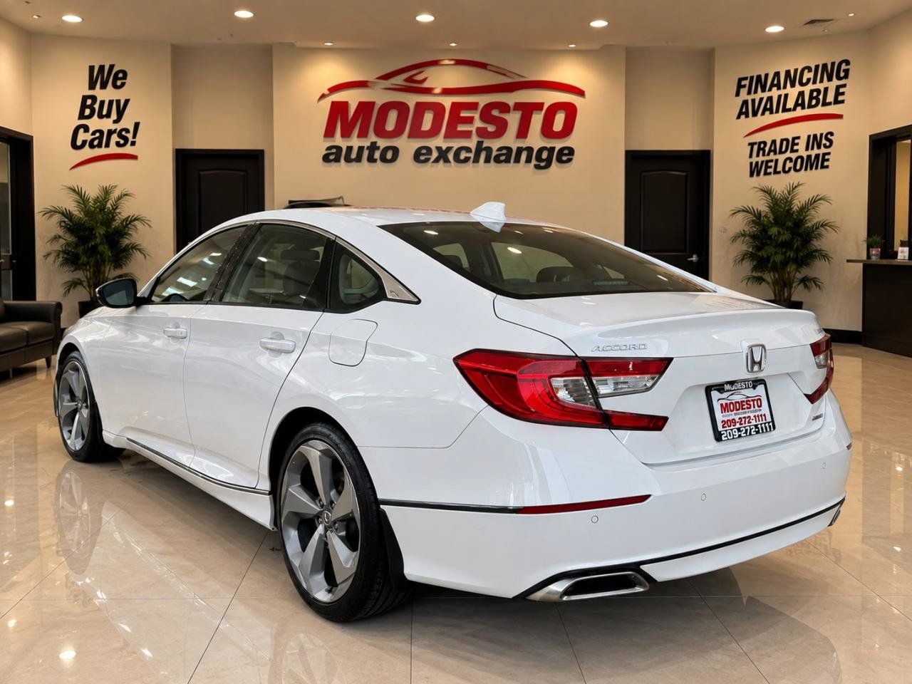 Used 2018 Honda Accord Touring image 5