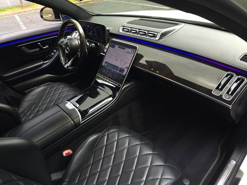 Used 2022 Mercedes-Benz S 580 4MATIC Sedan w/ AMG Line Package image 22