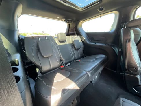 Used 2018 Chrysler Pacifica Touring-L Plus w/ Advanced Safetytec Group FWD image 16