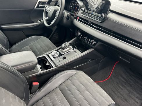 Used 2024 Mitsubishi Outlander Ralliart image 19