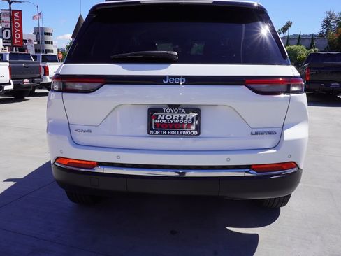 Used 2023 Jeep Grand Cherokee Limited AWD/4WD image 5
