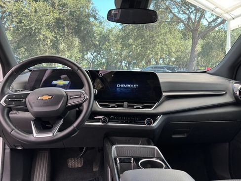 Used 2025 Chevrolet Equinox LT FWD image 33