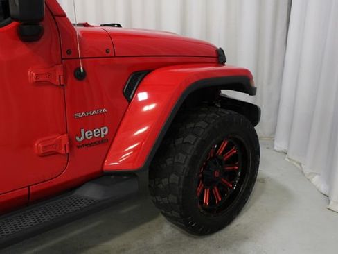 Used 2018 Jeep Wrangler Unlimited Sahara w/ Cold Weather Group AWD/4WD image 26