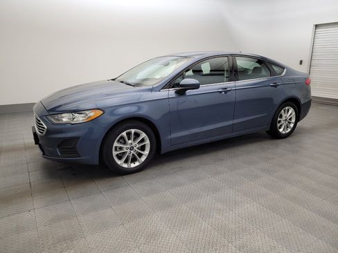 Used 2019 Ford Fusion SE FWD image 2