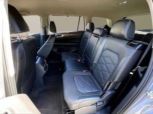 Used 2024 Volkswagen Atlas SE image 21