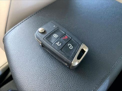 Used 2020 Volkswagen Tiguan SE image 14