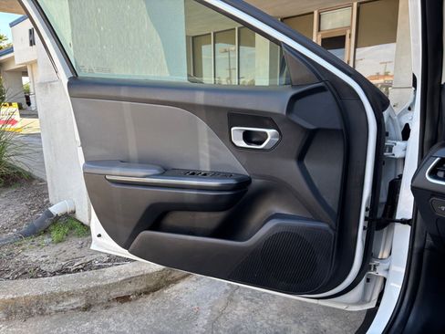 Used 2025 Kia K4 FWD image 18