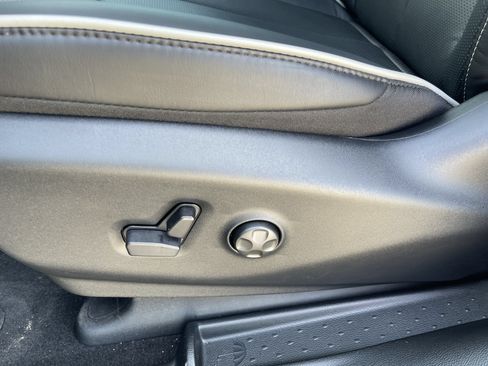 New 2025 Chrysler Pacifica Limited FWD image 34