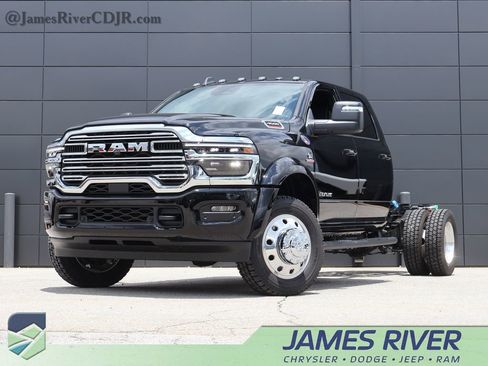 New 2026 RAM 4500 4x4 Crew Cab DRW w/ Laramie Trim Package image 1