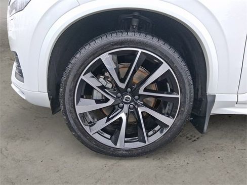 Used 2020 Volvo XC90 T6 Momentum w/ Protection Package Premier image 14