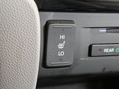 Used 2016 Honda Pilot Touring image 37