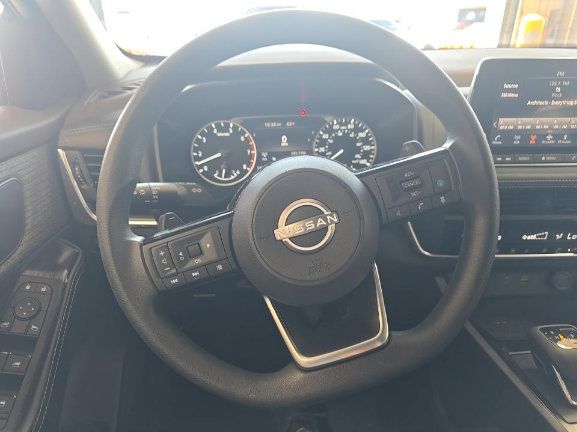 Used 2023 Nissan Rogue SV AWD/4WD image 8