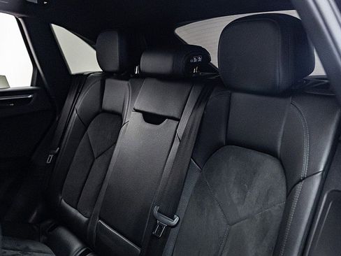 Used 2018 Porsche Macan S image 28