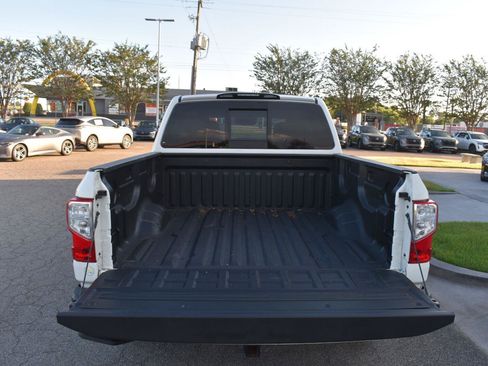 Used 2021 Nissan Titan SV w/ SV Convenience Package AWD/4WD image 11