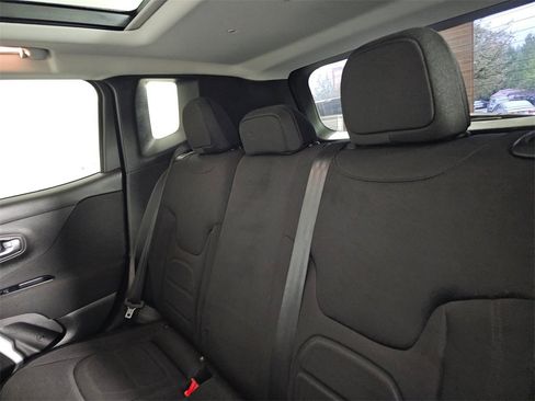 Used 2018 Jeep Renegade Latitude image 37